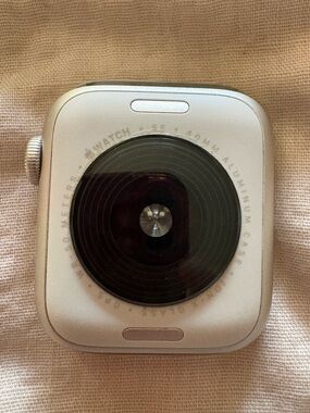 Apple Watch SE Aluminum Case in Starlight + additional straps & charging cord